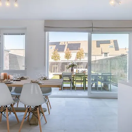 Huswell - Modern House Julie With Spacious Garden And Garage Ferienhaus *